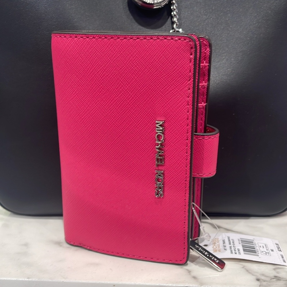 Michael Kors Medium Saffiano Leather Bifold Wallet
Dragonfruit 
NWT - Picture 3 of 16
